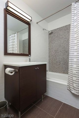 232 Pavonia Ave 312, Jersey City, NJ 07302