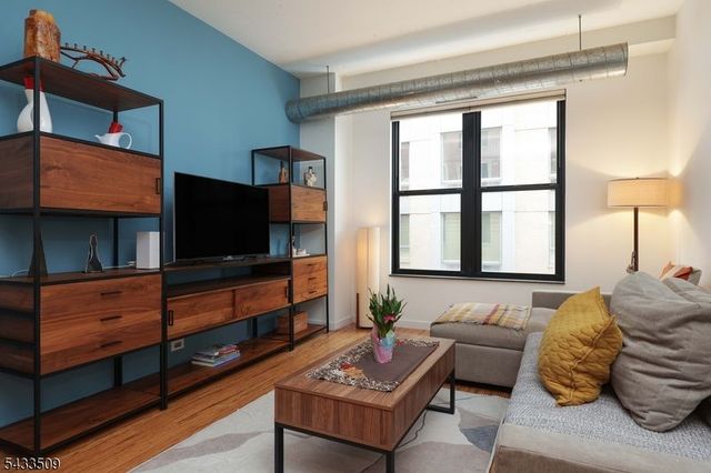 232 Pavonia Ave 312, Jersey City, NJ 07302