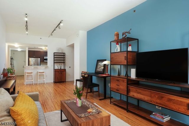 232 Pavonia Ave 312, Jersey City, NJ 07302