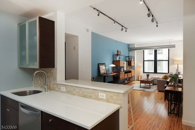 232 Pavonia Ave 312, Jersey City, NJ 07302
