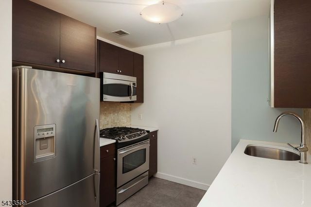 232 Pavonia Ave 312, Jersey City, NJ 07302