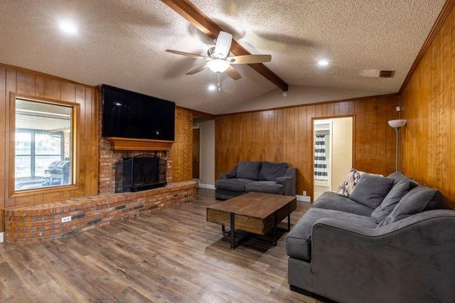 1634 Robin Place, Cleburne, TX 76033