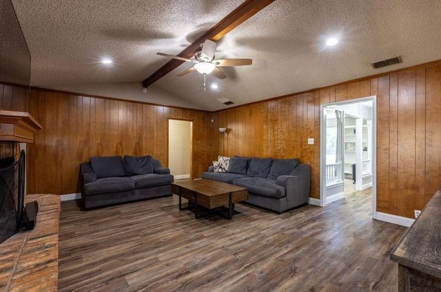 1634 Robin Place, Cleburne, TX 76033