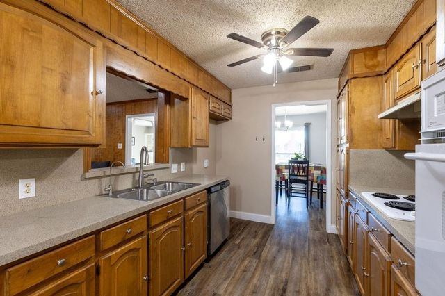 1634 Robin Place, Cleburne, TX 76033