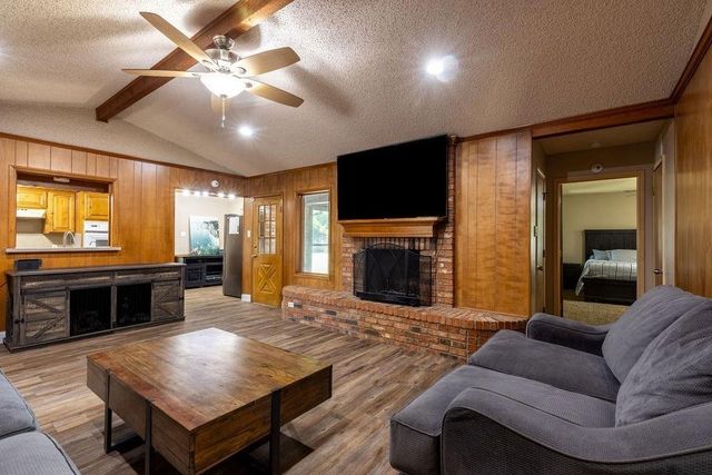 1634 Robin Place, Cleburne, TX 76033