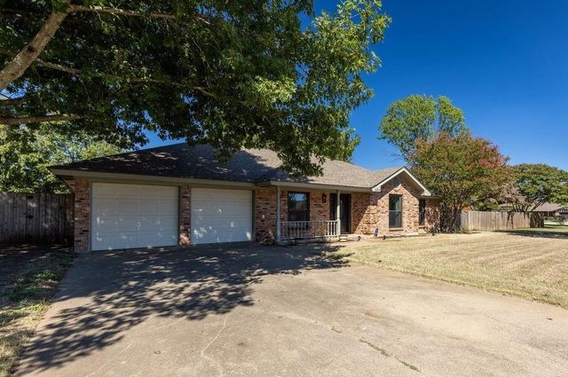 1634 Robin Place, Cleburne, TX 76033
