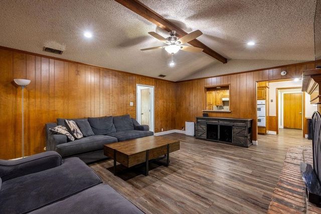 1634 Robin Place, Cleburne, TX 76033