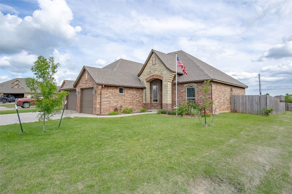 708 Carol Ann Place, Moore, OK 73160