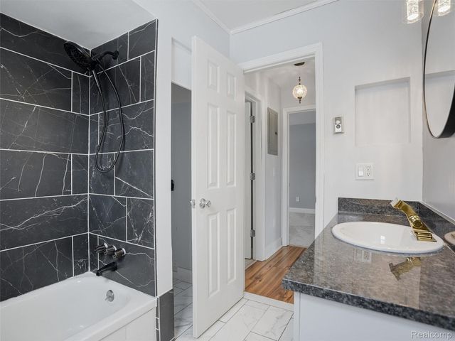 4345 Crooks Road 36, Royal Oak, MI 48073