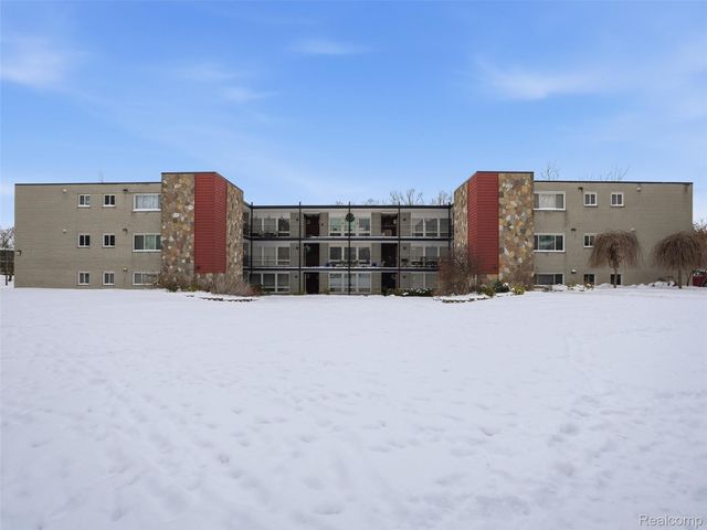 4345 Crooks Road 36, Royal Oak, MI 48073