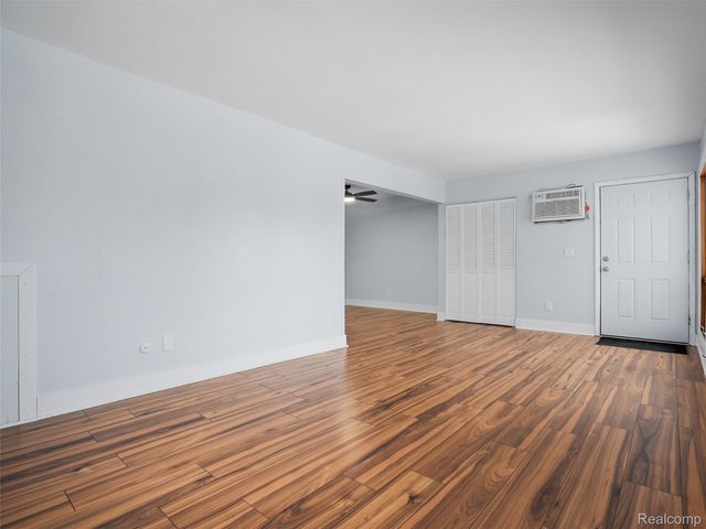 4345 Crooks Road 36, Royal Oak, MI 48073