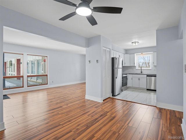 4345 Crooks Road 36, Royal Oak, MI 48073