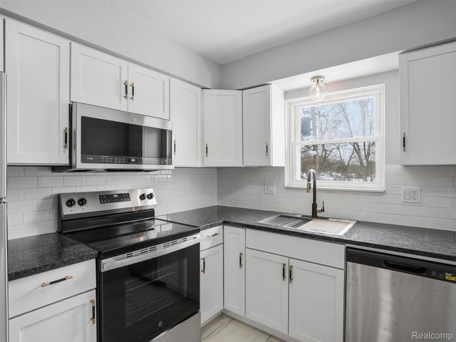 4345 Crooks Road 36, Royal Oak, MI 48073