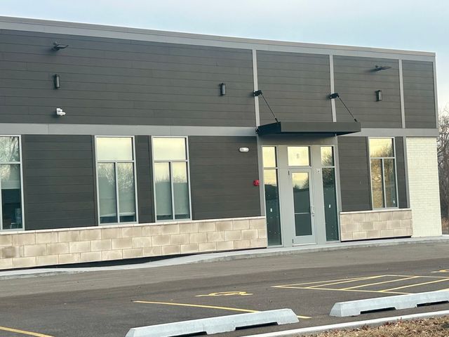 1200 N Milwaukee Avenue B, Libertyville, IL 60048