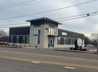 1200 N Milwaukee Avenue B, Libertyville, IL 60048