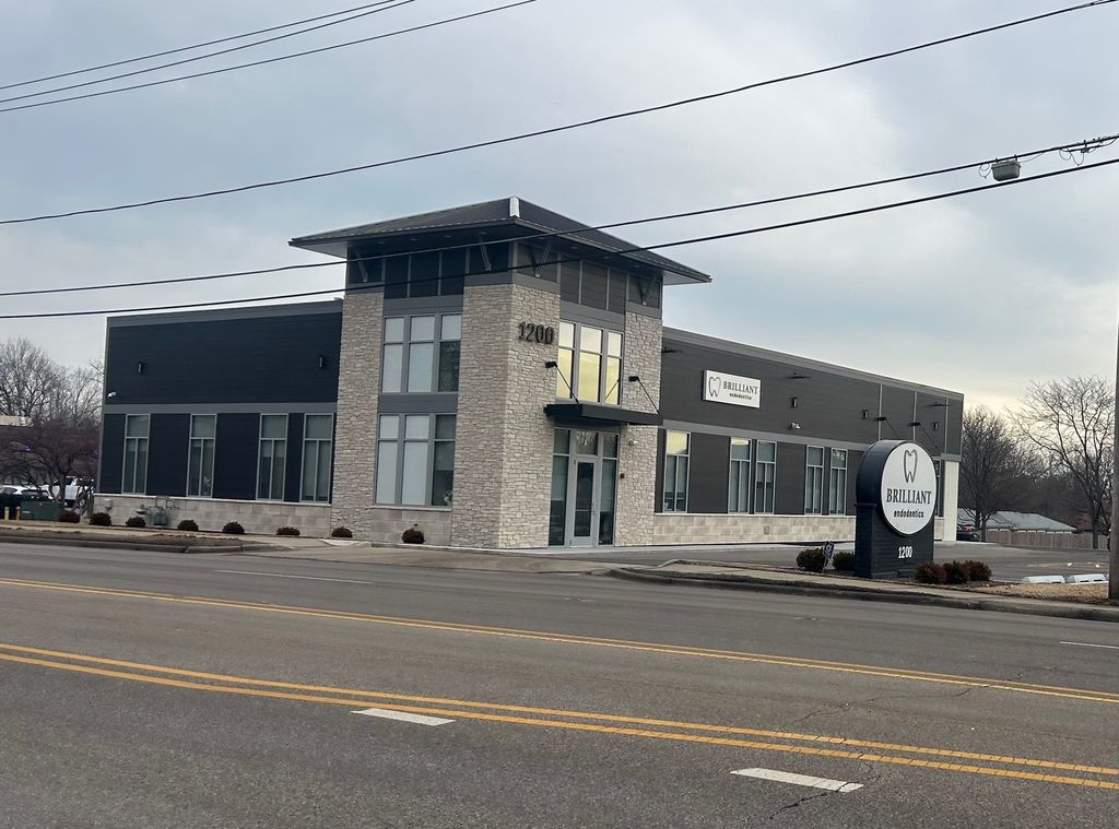 1200 N Milwaukee Avenue B, Libertyville, IL 60048