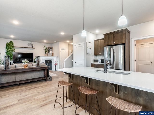 1491 Foxglove St St, Woodburn, OR 97071