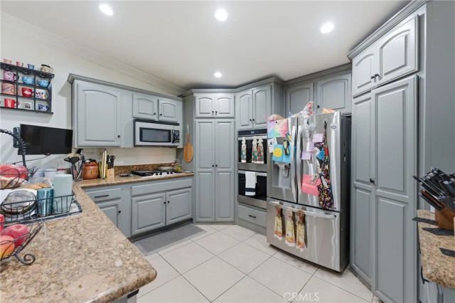 15921 Pine Street, Hesperia, CA 92345
