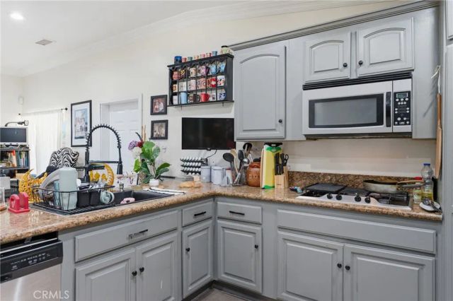 15921 Pine Street, Hesperia, CA 92345