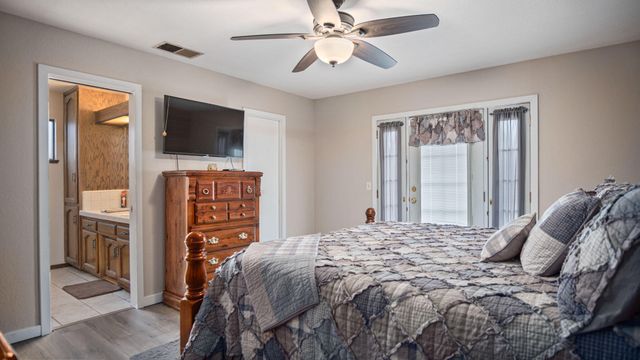 2335 E Harvard Court, Visalia, CA 93292