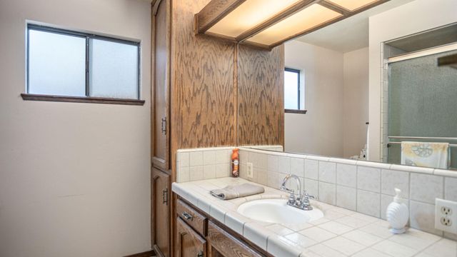 2335 E Harvard Court, Visalia, CA 93292