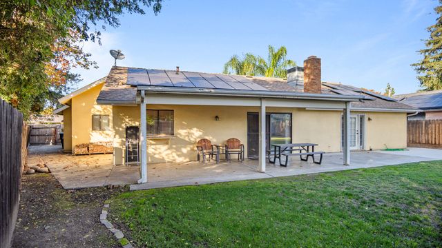 2335 E Harvard Court, Visalia, CA 93292