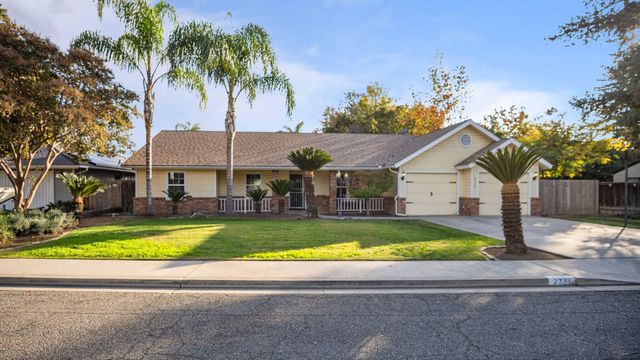 2335 E Harvard Court, Visalia, CA 93292