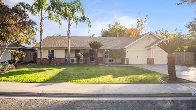 2335 E Harvard Court, Visalia, CA 93292