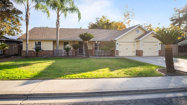 2335 E Harvard Court, Visalia, CA 93292