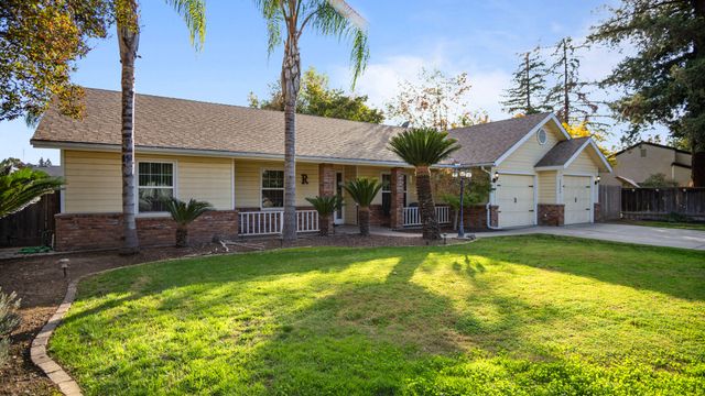 2335 E Harvard Court, Visalia, CA 93292