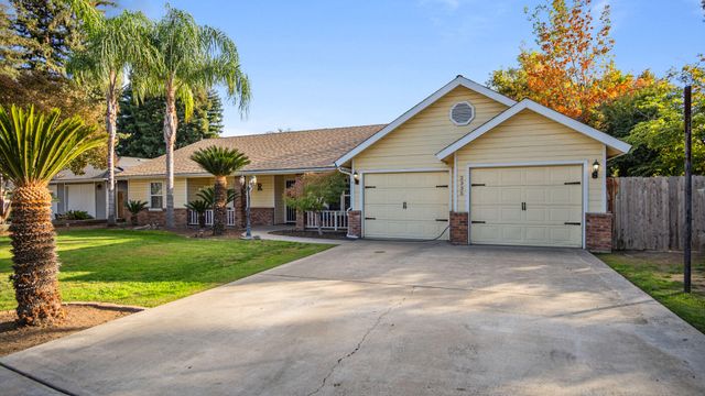 2335 E Harvard Court, Visalia, CA 93292
