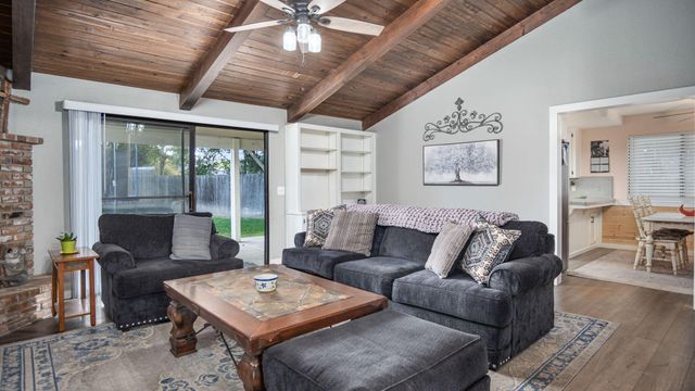 2335 E Harvard Court, Visalia, CA 93292