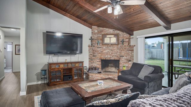 2335 E Harvard Court, Visalia, CA 93292