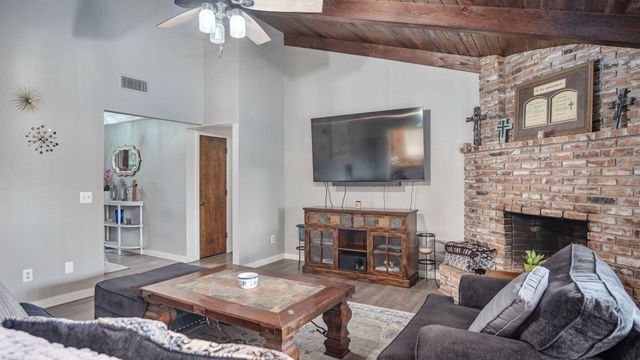 2335 E Harvard Court, Visalia, CA 93292