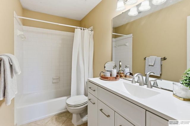 17012 O Circle, Omaha, NE 68135