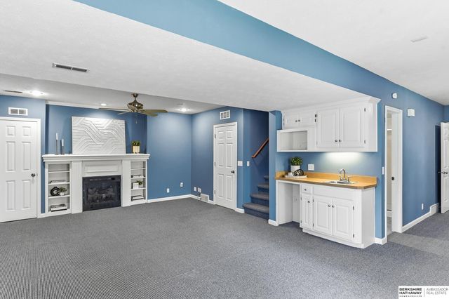 17012 O Circle, Omaha, NE 68135