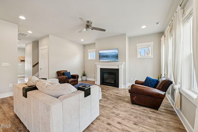 572 Beacon Ridge Boulevard, Chapel Hill, NC 27516