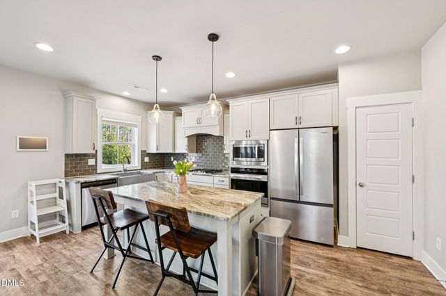 572 Beacon Ridge Boulevard, Chapel Hill, NC 27516