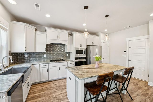 572 Beacon Ridge Boulevard, Chapel Hill, NC 27516