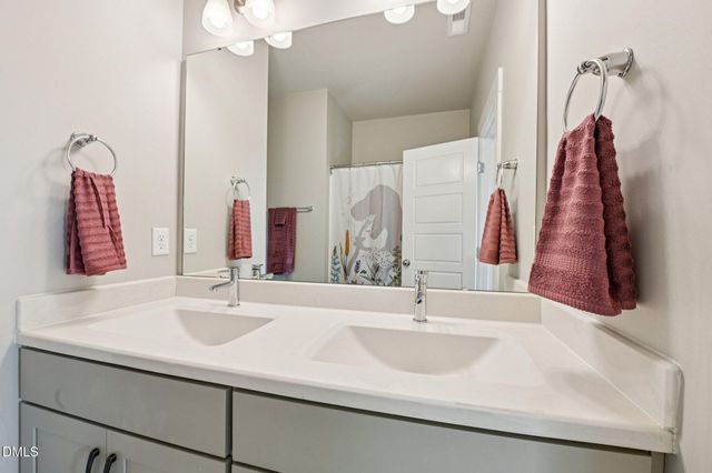 572 Beacon Ridge Boulevard, Chapel Hill, NC 27516