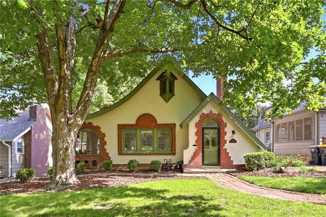 309 E Winthrope Road, Kansas City, MO 64113