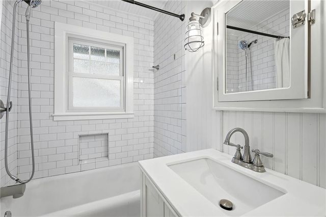 309 E Winthrope Road, Kansas City, MO 64113
