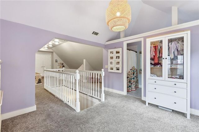 309 E Winthrope Road, Kansas City, MO 64113
