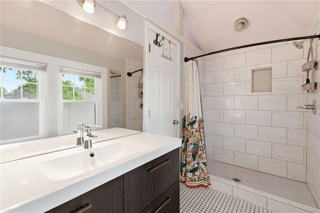 309 E Winthrope Road, Kansas City, MO 64113