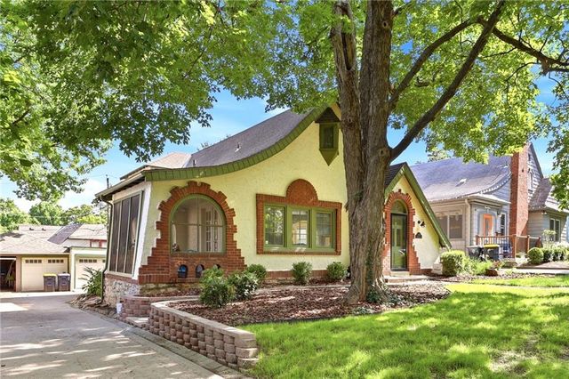 309 E Winthrope Road, Kansas City, MO 64113