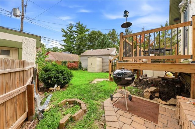 309 E Winthrope Road, Kansas City, MO 64113