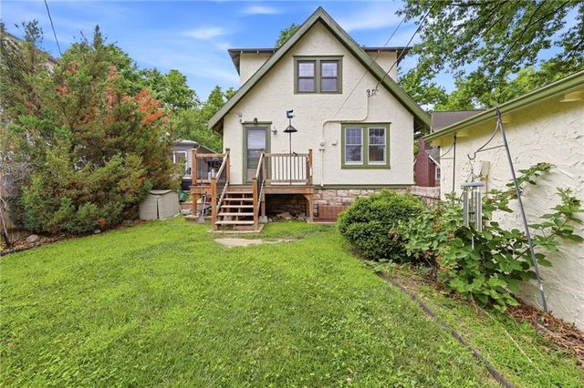 309 E Winthrope Road, Kansas City, MO 64113