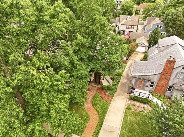309 E Winthrope Road, Kansas City, MO 64113