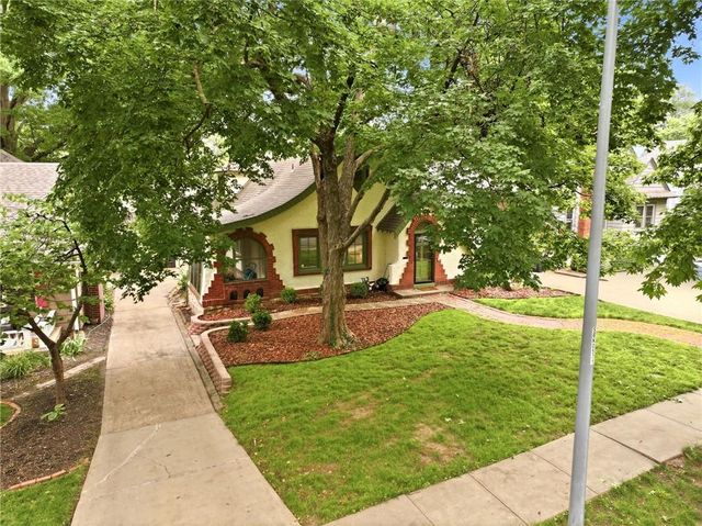 309 E Winthrope Road, Kansas City, MO 64113