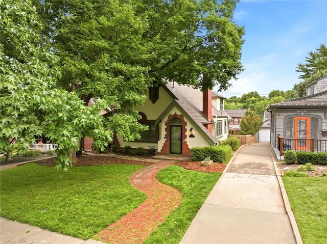 309 E Winthrope Road, Kansas City, MO 64113
